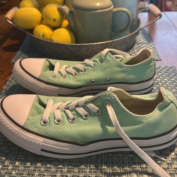 Converse Chuck Taylor All Star Womens 8  Men’s 6 Low Top Lace Up Sneaker - Picture 3 of 6